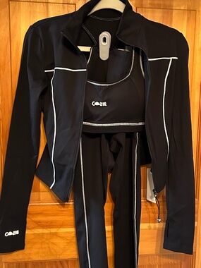 0102 NWT Cozie Black Three Piece Set Athletic Leggings Small